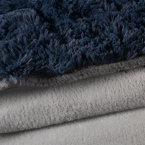 Cobertor invernal de textura ultra suave tipo peluche, ideal para brindar máxima calidez y confort. Su diseño moderno aporta un toque elegante y acogedor. KS XL