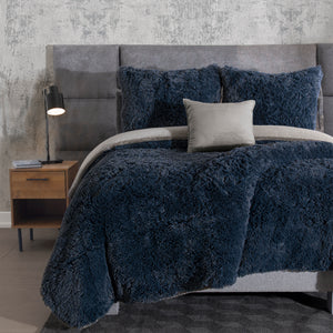 Cobertor invernal de textura ultra suave tipo peluche, ideal para brindar máxima calidez y confort. Su diseño moderno aporta un toque elegante y acogedor. KS XL